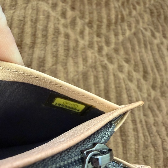 Chanel Leather Blush Pink Camellia Wallet W/ Box, Card, Chain, Dust Bag - Picture 6 of 7